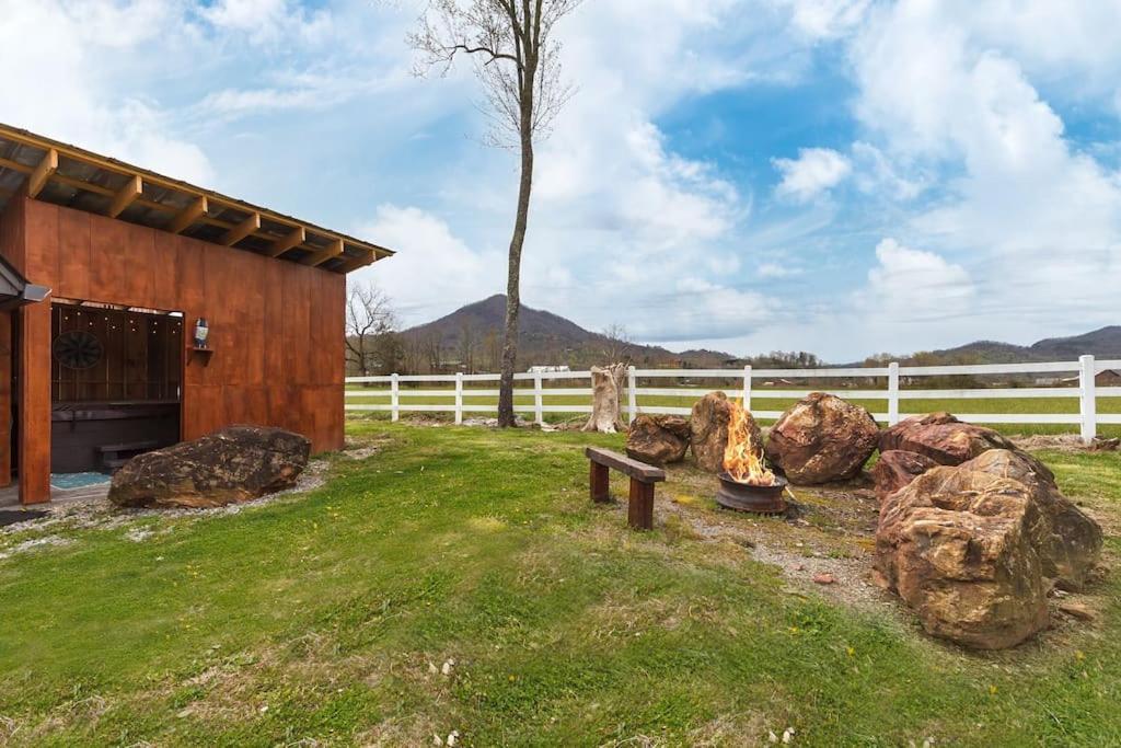 Romantic A-Frame Private Hottub Firepit Neargsmnp Sevierville Eksteriør bilde